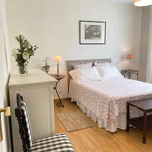 Avec Sa Salle De Bain Privée Attenante Et Wc Privé , Larroque-sur-l'Osse France